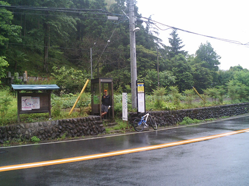 電話BOXで携帯電話